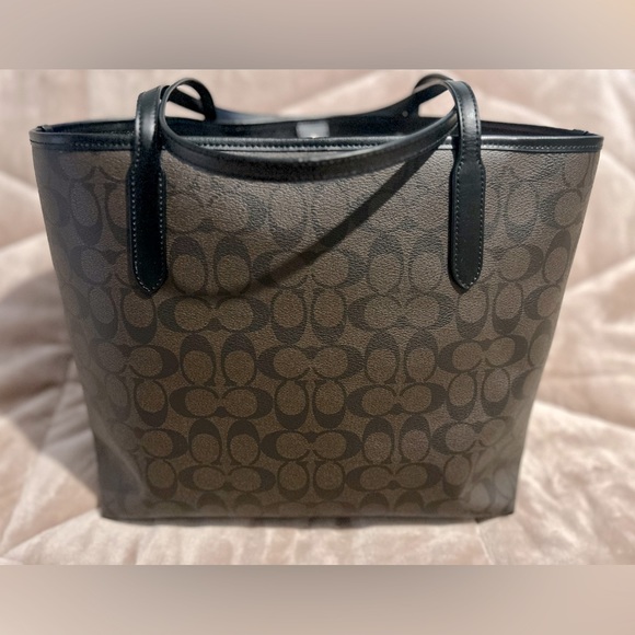 NWOT Authentic Coach City Tote in Signature Canvas - Picture 2 of 8
